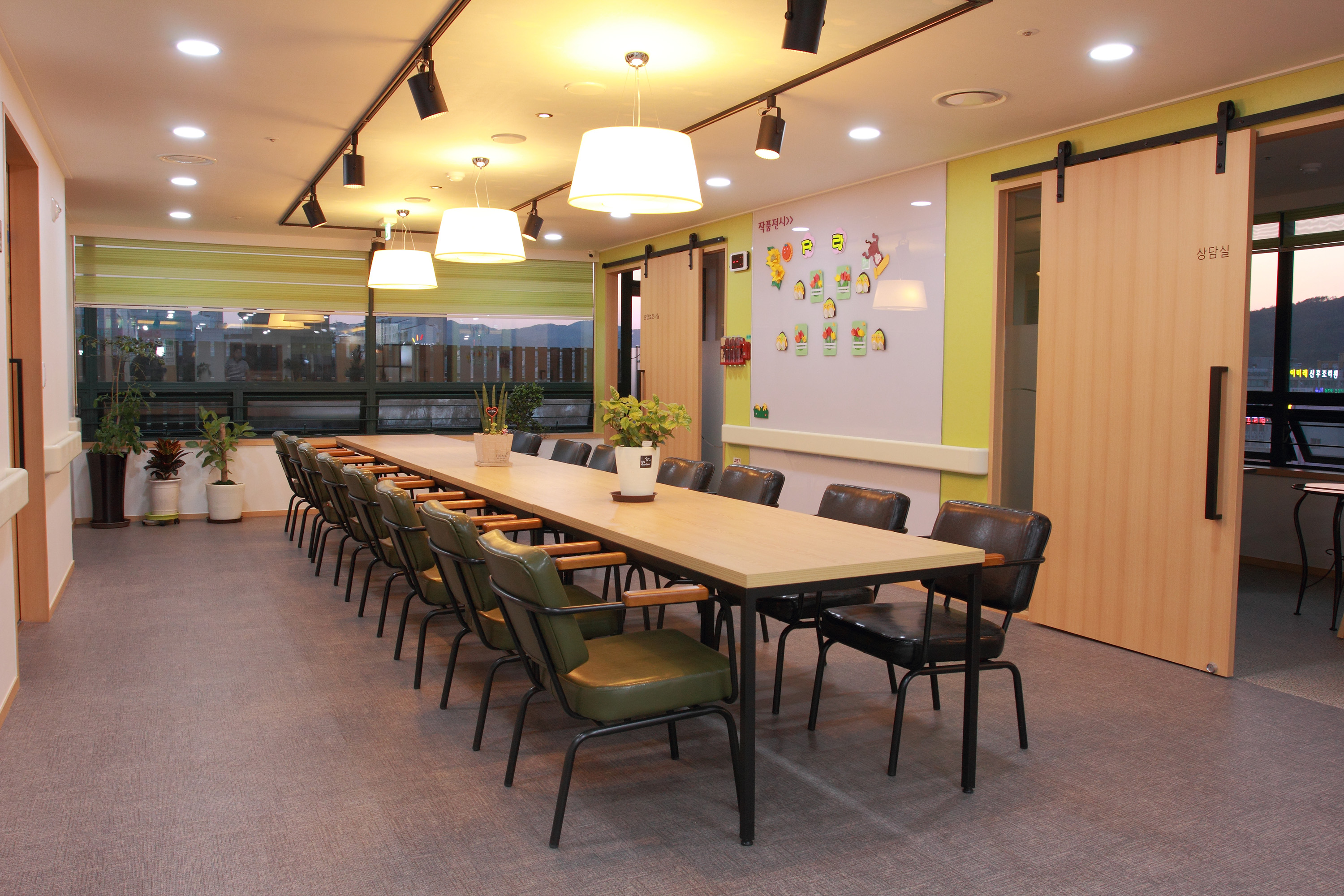 988684787_8EIODAMa_2798c3e5f72e44985fa900d479d38e6534ac2251.JPG 이미지크게보기